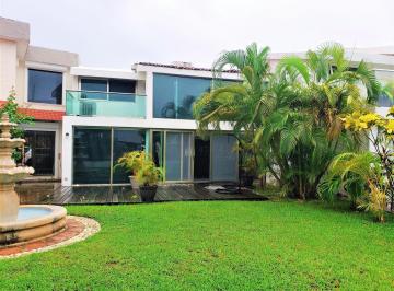 Casa · 200m² · 4 Recámaras · 1 Estacionamiento · Casa en Venta en Poktapok Zona Hotelera