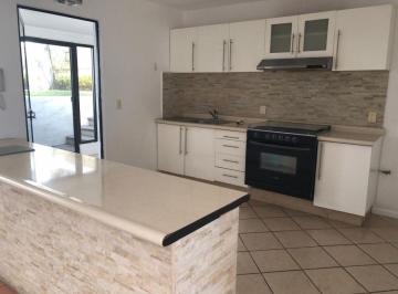 Casa en condominio de 3 habitaciones, Cuernavaca · Casa en Venta en Cuernavaca. Lomas de Cortés, Condominio, Alberca.