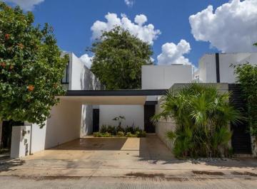 Casa · 324m² · 4 Recámaras · 4 Estacionamientos · Hermosa Casa en Venta Privada en Cholul (Avc - 2743)