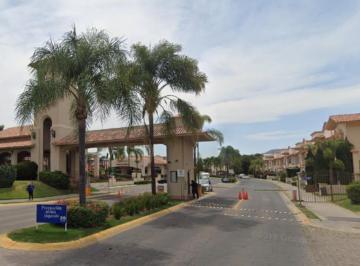 Casa en condominio · 190m² · 3 Recámaras · 2 Estacionamientos · Casa en Villa California Gtlajomulco de Zuñiga!