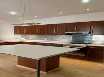 Casa · 900m² · 5 Recámaras · 3 Estacionamientos · Hacienda en Juriquilla - Queretaro