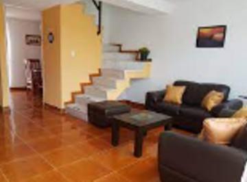 Casa · 214m² · 3 Recámaras · 2 Estacionamientos · Casa Av 637 San Juan de Aragon V Seccion!