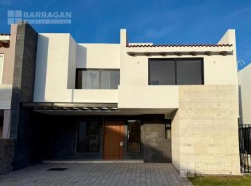 Casa · 330m² · 3 Recámaras · 2 Estacionamientos · Casa en Venta en La Vista Residencial, Lomas de La Vista