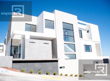 Casa · 456m² · 3 Recámaras · 3 Estacionamientos · Casa en Pre - Venta Paseo de Las Lomas con Alberca
