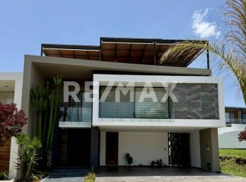 Casa en condominio · 558m² · 5 Recámaras · 3 Estacionamientos · Casa en Venta en Lomas de Angelópolis III - (4)