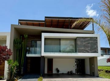 Casa en condominio · 558m² · 5 Recámaras · 3 Estacionamientos · Casa en Venta en Lomas de Angelópolis III - (4)