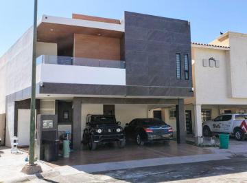 Casa de 5 habitaciones, Torreón · Hermosa Casa en Venta en Ampliación Senderos con Alberca y 5 Habitaciones, Torreon Coah