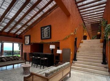 Casa · 1426m² · 5 Recámaras · 1 Estacionamiento · Casa en Valle de Bravo