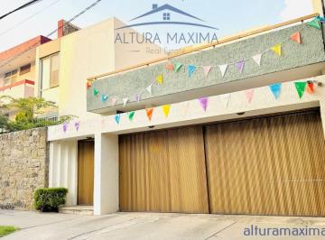Casa de 4 habitaciones, Guadalajara · Casa con 4 Dorm. en Venta, 324 m² Superficie de Terreno en Providencia