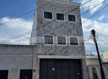 Casa uso de suelo · 890m² · 8 Estacionamientos · Casa con Uso de Suelo en Venta en Monterrey Centro