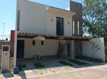 Casa de 3 habitaciones, San Pedro Cholula · Casa en Venta en Zerezotla, Dentro de Fraccionamiento con Áreas Verdes!