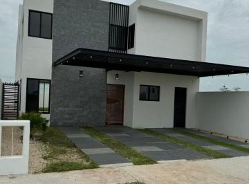 Casa · 250m² · 3 Recámaras · 2 Estacionamientos · Casa en Venta en Merida, Gran San Pedro Cholul, Privada Xcanatun, Enquipada