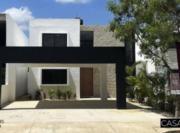 Casa de 3 habitaciones, Conkal · Casa en Venta Mérida con Recámara en Planta Baja Privada Residencial en Conkal