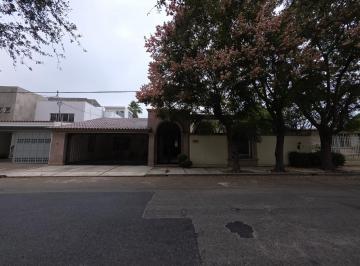 Casa · 429m² · 3 Recámaras · 2 Estacionamientos · Casa en Venta en del Valle Nuevo León