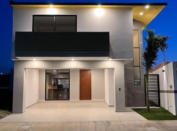 Casa de 4 habitaciones, Boca del Río · Casa Sustentable en Venta en Lomas del Dorado