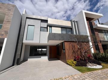 Casa · 340m² · 4 Recámaras · 2 Estacionamientos · Casa Parque Guanajuato - Lomas de Angelopolis III