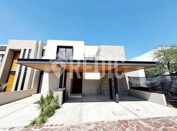 Casa de 4 habitaciones, Querétaro · Venta de Casa con Acabados Premium en Altozano