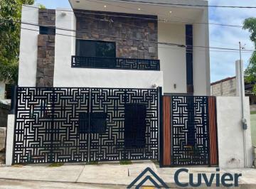 Casa · 148m² · 3 Recámaras · 2 Estacionamientos · Casa en San Antonio
