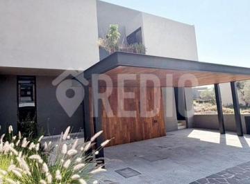 Casa de 4 habitaciones, Querétaro · Venta de Casa C/recamara en Pb en Altozano