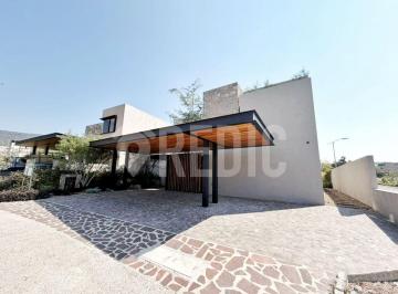 Casa de 4 habitaciones, Querétaro · Casa en Venta en Altozano con Acabados Premium