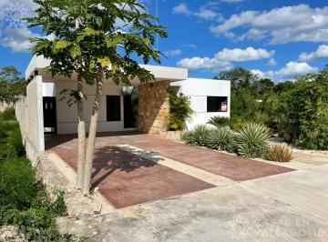 Casa · 180m² · 3 Recámaras · 2 Estacionamientos · Casa en Valladolid