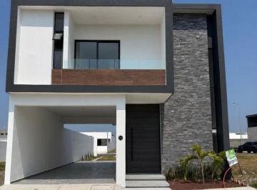 Casa de 3 habitaciones, Alvarado · Hermosa Casa con Doble Acceso y Amplísimo Jardín