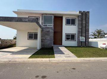 Casa de 4 habitaciones, Atlatlahucan · Casa en Venta en Fraccionamiento Lomas de Cocoyoc Morelos