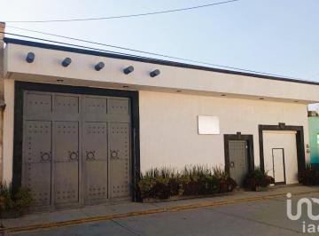 Casa · 220m² · 4 Recámaras · 4 Estacionamientos · Casa en Venta en El Corazon de Apan Hidalgo, Lista Para Habitar, con Local.