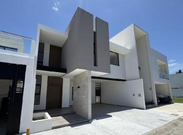 Casa · 234m² · 3 Recámaras · 2 Estacionamientos · Casa en Venta en Lomas del Dorado