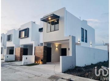 Casa · 133m² · 3 Recámaras · 2 Estacionamientos · Casa Sísimicamente Resistente y Asilante Acústico en Venta, en Punto Rioja Colima, Colima.