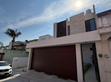 Casa · 218m² · 3 Recámaras · Casa en Venta