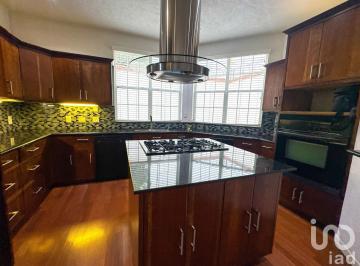 Casa · 260m² · 4 Recámaras · 2 Estacionamientos · Casa en Venta en Claustros del Rio, San Juan del Rio, Queretaro
