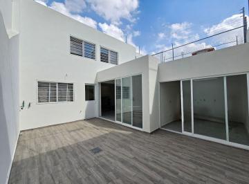 Casa de 4 habitaciones, Guadalajara · Casa Remodelada en Venta en Jardines del Country