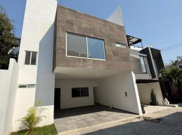 Casa de 4 habitaciones, Cuernavaca · Casa en Renta y Venta con Roof Garden en Zona Dorada