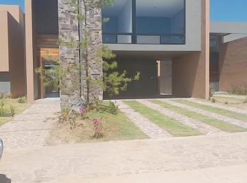 Casa · 288m² · 3 Recámaras · 4 Estacionamientos · Renta Casa en La Campiña del Bosque, Gran Jardín, León, Guanajuato