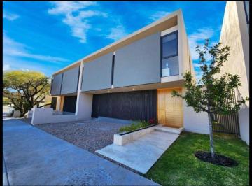 Casa en condominio de 3 habitaciones, Querétaro · Amplia Residencia en Venta en Lagos Juriquilla, Cumbres del Lago Queretaro