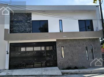 Casa · 210m² · 3 Recámaras · 2 Estacionamientos · Casa en Lomas del Mar