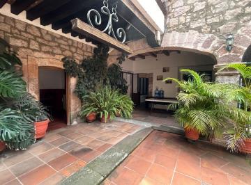 Casa en venta en el corazón del Centro Histórico. Esta propiedad ofrece amplios · Casa en Venta Centro Historico con 4 Recámaras; 470 m² de Terreno
