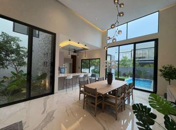 Casa en condominio de 4 habitaciones, Mérida · Residencia en Venta en Privada Oasis, Yucatán Country Club