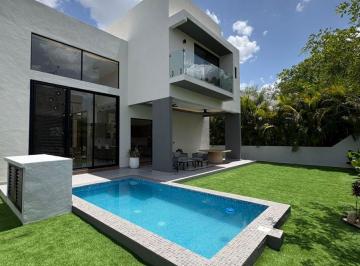Casa en condominio de 4 habitaciones, Mérida · Residencia en Venta en Privada Oasis, Yucatán Country Club