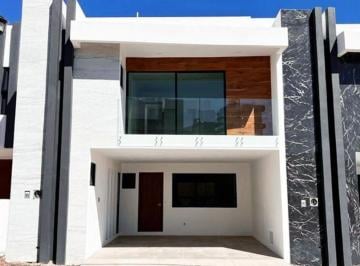 Casa · 240m² · 3 Recámaras · 2 Estacionamientos · Casa en Barrio Jesús Tlatempa