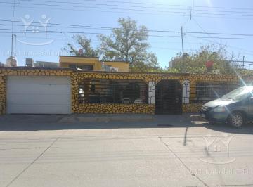 Casa · 245m² · 6 Recámaras · 2 Estacionamientos · Casa en Revolución