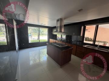 Casa · 490m² · 4 Recámaras · 3 Estacionamientos · Magnifica Casa en La Mejor Zona de Aguascalientes