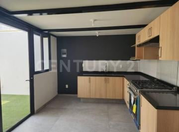 Casa · 320m² · 4 Recámaras · 3 Estacionamientos · Casa Remodelada y en Desniveles, en Venta en Las Alamedas, Atizapán de Zaragoza