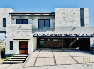 Casa · 720m² · 4 Recámaras · 4 Estacionamientos · Casa en Venta Residencia con Alberca Zona Canteras $29,800,000.