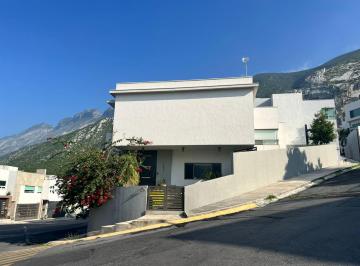 Casa · 415m² · 3 Recámaras · 2 Estacionamientos · Casa Venta Esq. Frente a Parque Carca a San Pedro Col. Colinas del Valle Monterrey
