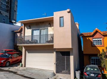 Casa · 3 Recámaras · 2 Estacionamientos · Casa en Residencial Agua Caliente, Tijuana