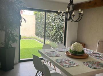 Casa de 3 habitaciones, Huixquilucan · Venta Casa con Jardín, Salió en Revistas