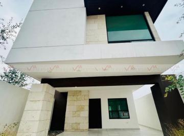 Casa · 242m² · 3 Recámaras · 2 Estacionamientos · Casa en Venta en García
