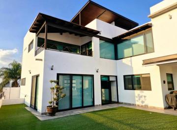 Casa de 4 habitaciones, Corregidora · Casa con 4 Recámaras y 330 m² Superficie de Terreno en Venta, Corregidora
